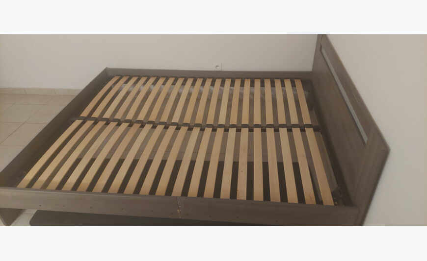 2 matelas et lit sommier