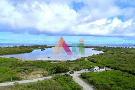 1,620 m² serviced plot near the beach