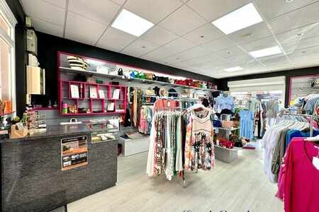 Fonds De Commerce Pret A Porter Feminin - Emplacement N°1 A