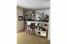 Maison de 100m2 avec 5 pièces à louer 1 800 Eur par mois à