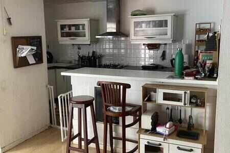 Maison de 100m2 avec 5 pièces à louer 1 800 Eur par mois à