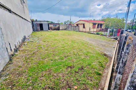 Terrain constructible de 348 m2, emplacement stratégique à