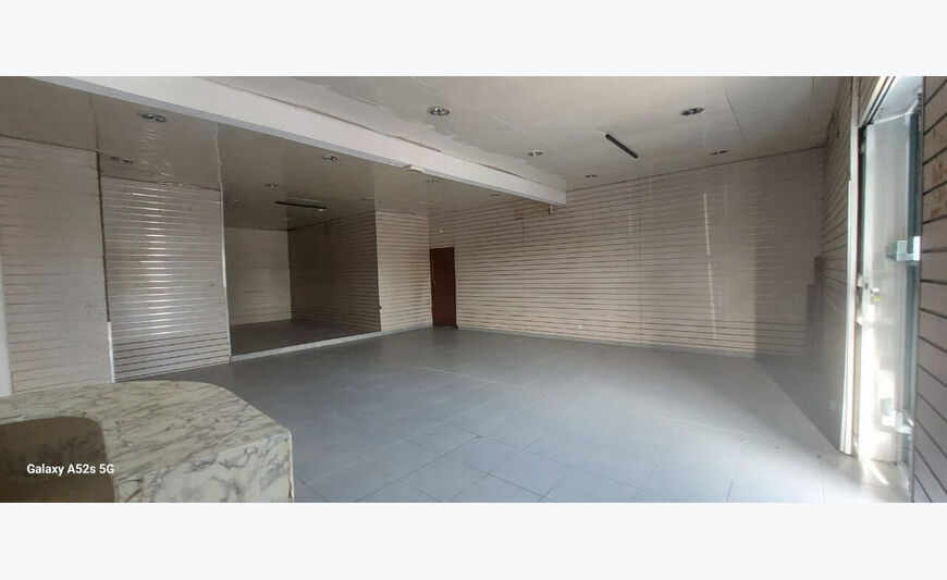 Local commercial - 100 m2 - proche du marché de cayenne