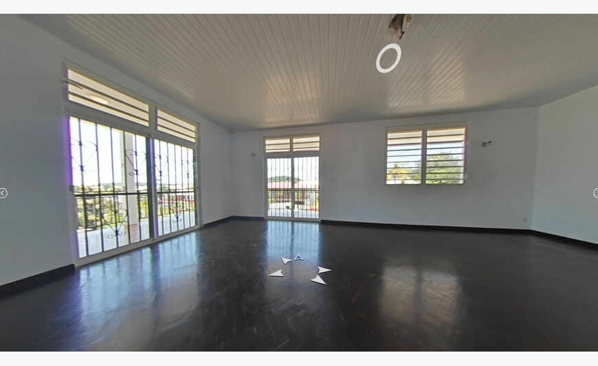 Appartement T5 avec grande terrasse , secteur Jasmin Cayenne