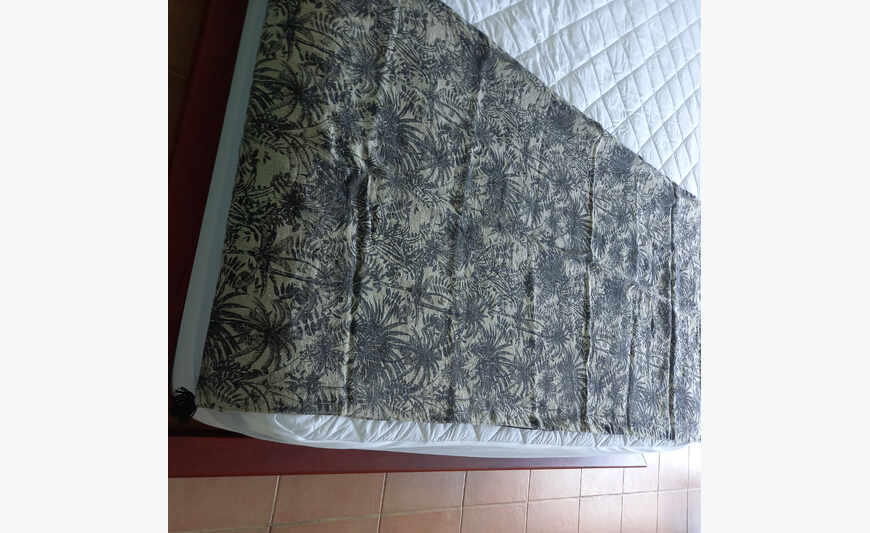 Edredon bout de lit et coussins