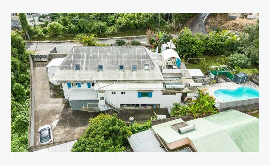 Rare au Tampon : maison de 276 m², 4 logements + piscine sur