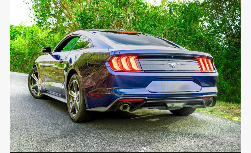 FORD MUSTANG