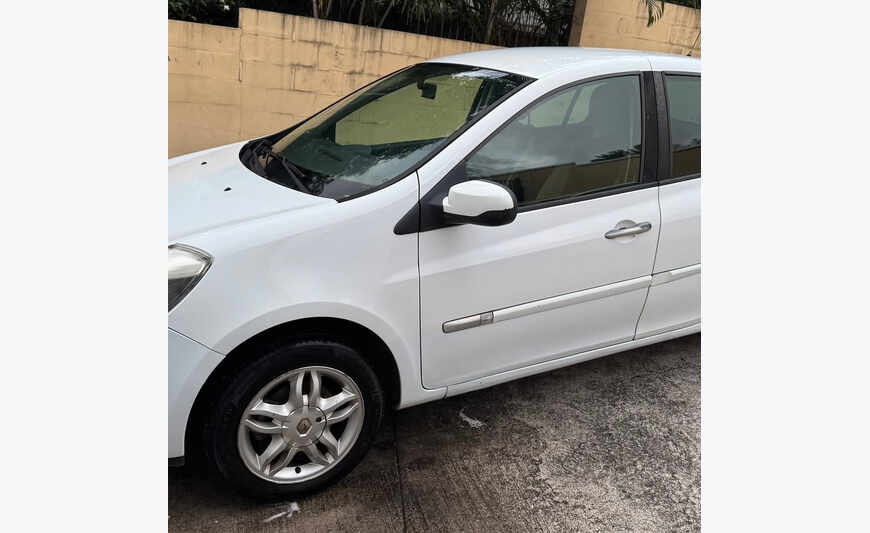 Clio 3 essence 75 cv de 2012