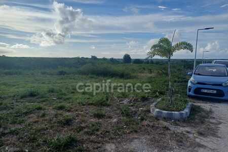 Terrain proche de Anse Bertrand ()