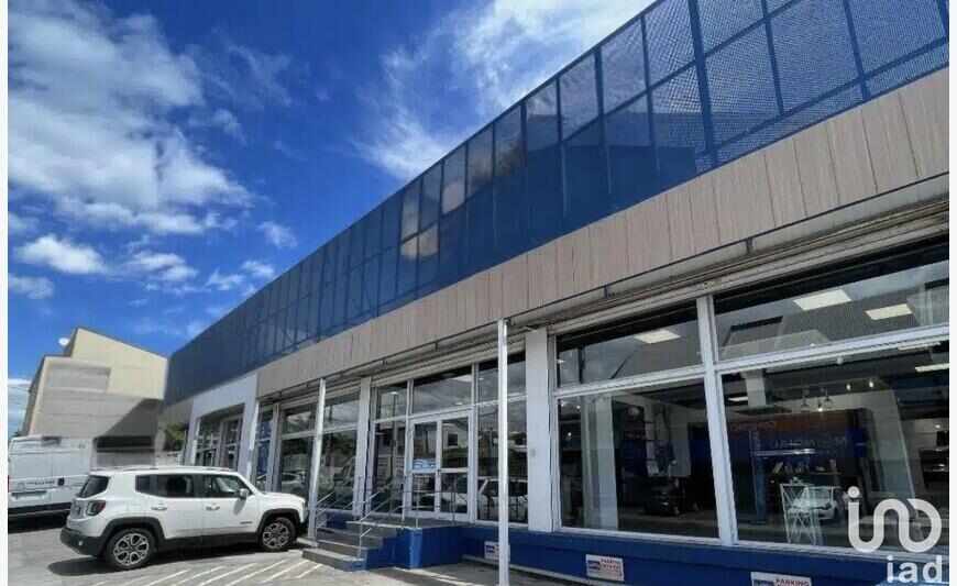 Location Local d'activités 734 m²