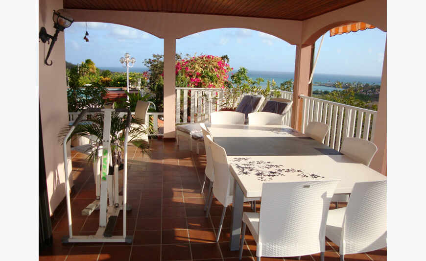 villa jardin piscine vue mer